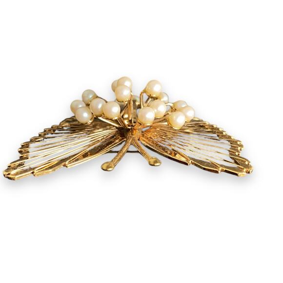 Vintage Monet Butterfly Brooch Pin Mid Size Gold Plated Faux Pearls Art Deco 3D - Picture 9 of 11